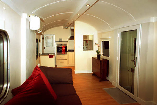 self-cathering hotel